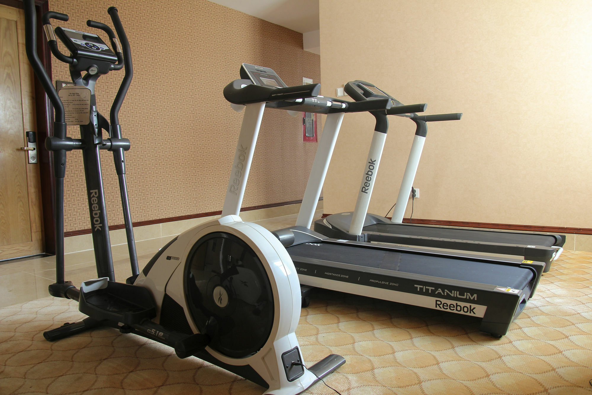 West Hotel Кан То Екстериор снимка